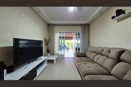 Sala de casa à venda com 3 quartos, 250m² em Vila Curuçá, Santo André