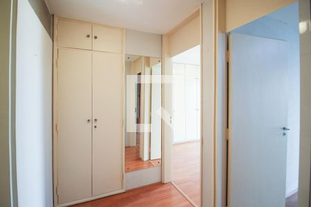 Corredor de apartamento para alugar com 2 quartos, 82m² em Moema, São Paulo