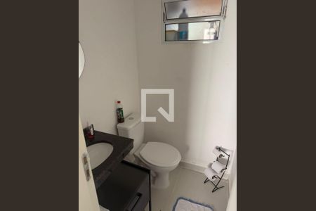 Banheiro de casa de condomínio para alugar com 2 quartos, 50m² em Chácara Rincão, Cotia