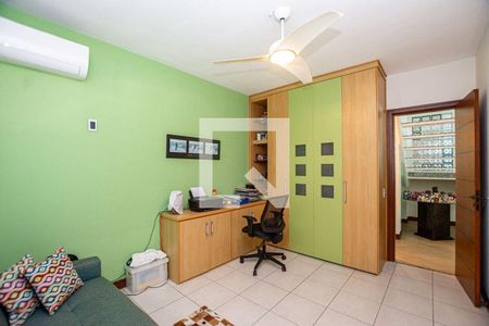 Casa à venda com 4 quartos, 350m² em Camboinhas, Niterói