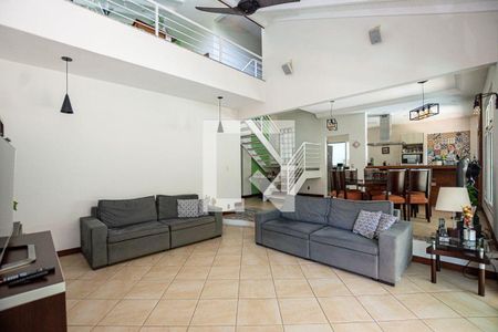 Casa à venda com 4 quartos, 350m² em Camboinhas, Niterói
