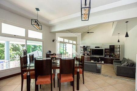 Casa à venda com 4 quartos, 350m² em Camboinhas, Niterói