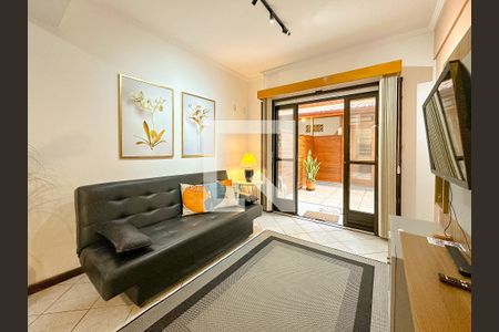 Sala de TV de apartamento para alugar com 2 quartos, 50m² em Jurerê, Florianópolis