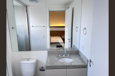 Banheiro de apartamento à venda com 1 quarto, 43m² em Passo d’Areia, Porto Alegre