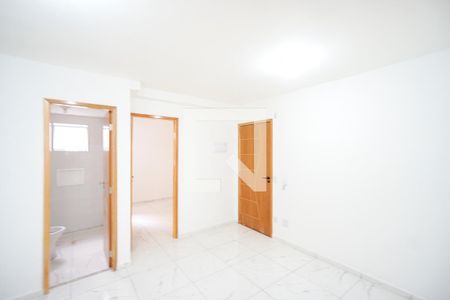 Sala e cozinha de apartamento à venda com 2 quartos, 30m² em Vila Carrão, São Paulo