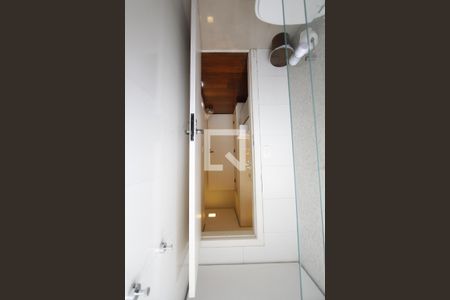 Banheiro Social       de apartamento à venda com 4 quartos, 140m² em Centro, Belo Horizonte