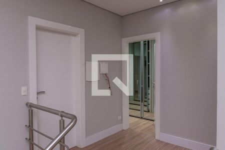 Piso Superior-Corredor acesso aos quartos de casa de condomínio para alugar com 3 quartos, 320m² em Jardim Imperador, Americana