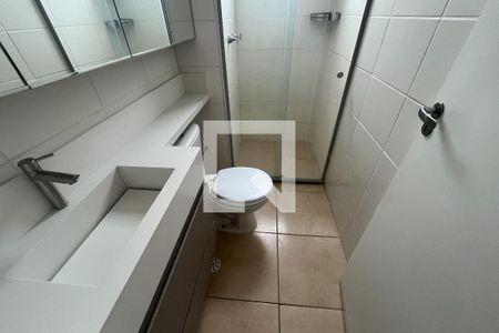Banheiro de apartamento para alugar com 2 quartos, 48m² em Irajá, Rio de Janeiro
