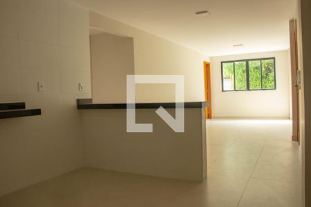 Sala/Cozinha de apartamento para alugar com 2 quartos, 70m² em Jardim Flamboyant, Cabo Frio