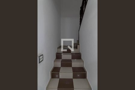 Escada  de casa para alugar com 2 quartos, 100m² em Jardim Pedro José Nunes, São Paulo