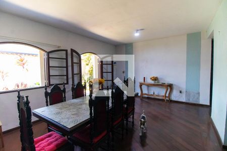 Sala de casa para alugar com 4 quartos, 176m² em Trindade, São Gonçalo