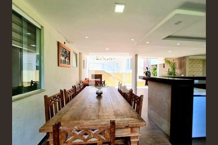 Casa à venda com 4 quartos, 380m² em Pendotiba, Niterói