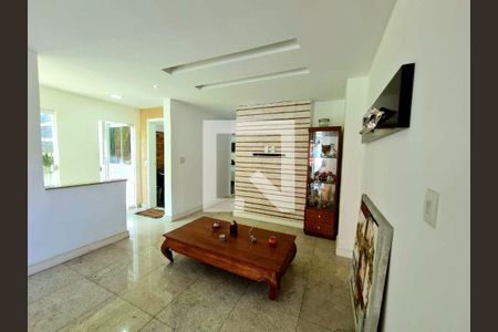 Casa à venda com 4 quartos, 380m² em Pendotiba, Niterói