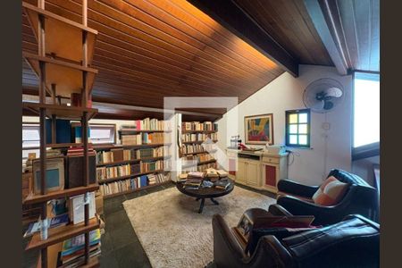 Casa à venda com 4 quartos, 210m² em Maravista, Niterói