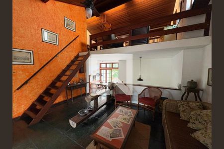 Casa à venda com 4 quartos, 210m² em Maravista, Niterói