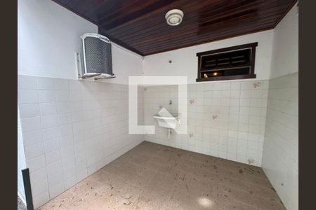 Casa à venda com 4 quartos, 210m² em Maravista, Niterói