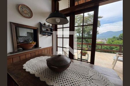 Casa à venda com 4 quartos, 210m² em Maravista, Niterói