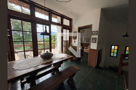 Casa à venda com 4 quartos, 210m² em Maravista, Niterói