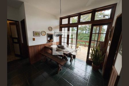 Casa à venda com 4 quartos, 210m² em Maravista, Niterói