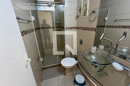Banheiro de apartamento para alugar com 2 quartos, 55m² em Praia da Bandeira, Rio de Janeiro
