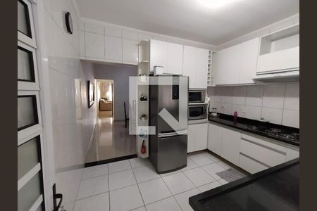 Cozinha de casa para alugar com 3 quartos, 204m² em Vila Nhocuné, São Paulo
