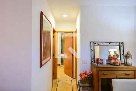 Corredor de apartamento à venda com 2 quartos, 58m² em Vila Andrade, São Paulo