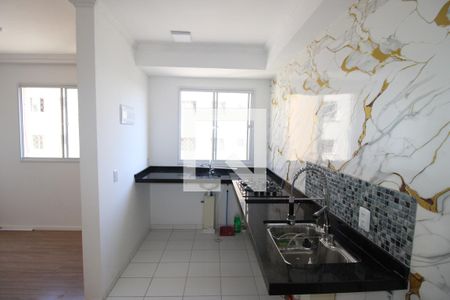 Sala / Cozinha de apartamento para alugar com 2 quartos, 44m² em Jardim Helian, São Paulo