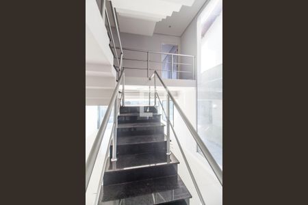 Escada de casa de condomínio à venda com 6 quartos, 524m² em Residencial Dez (alphaville), Santana de Parnaíba