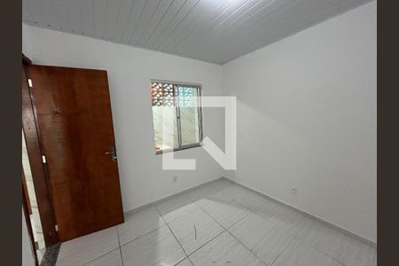 Quarto 2 de casa para alugar com 2 quartos, 52m² em Vila Valqueire, Rio de Janeiro