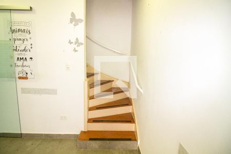Escada de casa para alugar com 4 quartos, 158m² em Brooklin, São Paulo