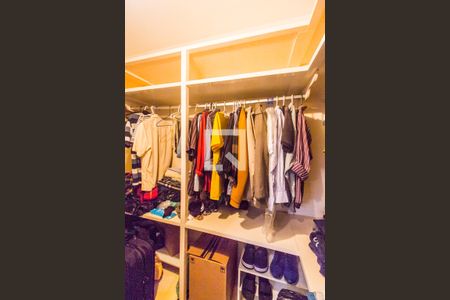 Closet da suíte de casa de condomínio para alugar com 3 quartos, 160m² em Tamboré, Santana de Parnaíba