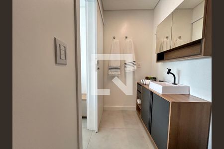 Banheiro suíte de apartamento para alugar com 1 quarto, 50m² em Lagoa Pequena, Florianópolis