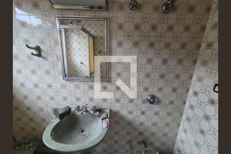 Banheiro de casa para alugar com 3 quartos, 250m² em Imperador, Praia Grande