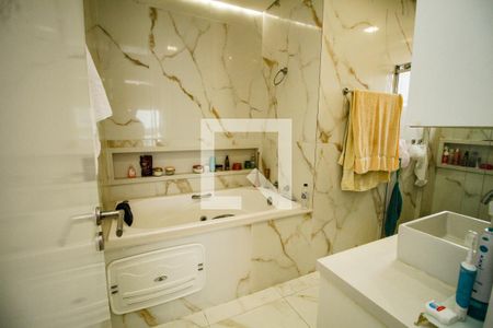 Banheiro da Suíte 2 de apartamento para alugar com 4 quartos, 201m² em Canto do Forte, Praia Grande