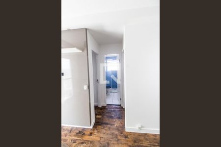 Corredor de apartamento para alugar com 2 quartos, 54m² em Jardim do Líbano, Barueri