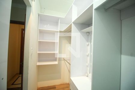 Closet da suíte 1 de casa para alugar com 5 quartos, 200m² em Vila Apiai, Santo André