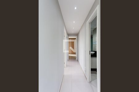 corredor de apartamento para alugar com 3 quartos, 77m² em Jardim Bom Tempo, Taboão da Serra