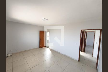 Sala de casa para alugar com 4 quartos, 230m² em Setor Faicalville, Goiânia