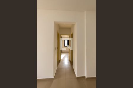 Corredor de apartamento para alugar com 2 quartos, 55m² em Jardim Tupanci, Barueri
