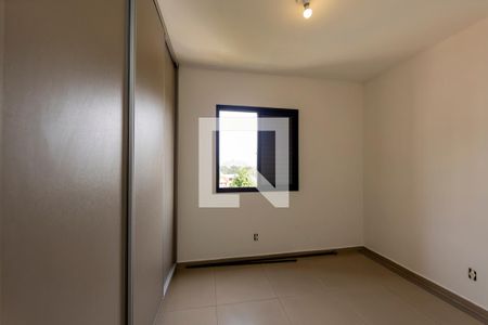 Quarto 1 de apartamento para alugar com 2 quartos, 55m² em Jardim Tupanci, Barueri