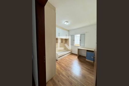 Quarto de casa à venda com 3 quartos, 195m² em Vila Romero, São Paulo
