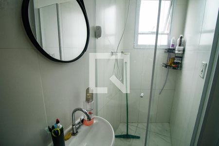 Banheiro da Suíte 1 de casa de condomínio para alugar com 2 quartos, 250m² em Jardim Imperador, Praia Grande