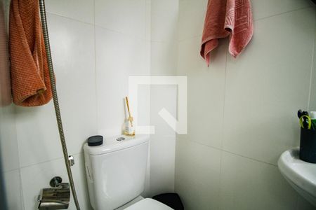 Banheiro da Suíte 1 de casa de condomínio para alugar com 2 quartos, 250m² em Jardim Imperador, Praia Grande