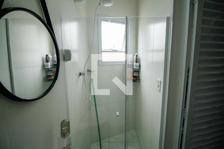 Banheiro da Suíte 1 de casa de condomínio para alugar com 2 quartos, 250m² em Jardim Imperador, Praia Grande