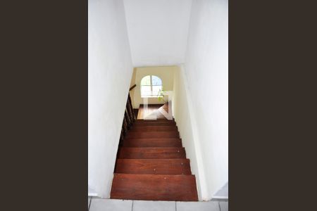 Detalhe - Escada Quarto de casa para alugar com 1 quarto, 80m² em Vila Palmeiras, São Paulo