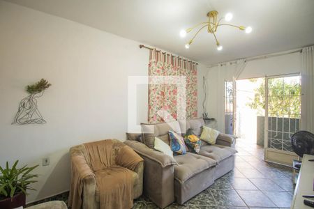 Sala de casa para alugar com 3 quartos, 220m² em Paraíso, São Gonçalo