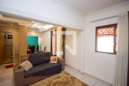 Casa à venda com 3 quartos, 200m² em Sapucaia, Contagem