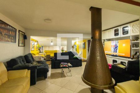 Sala 2 de casa para alugar com 6 quartos, 700m² em Pinheirinho, Curitiba
