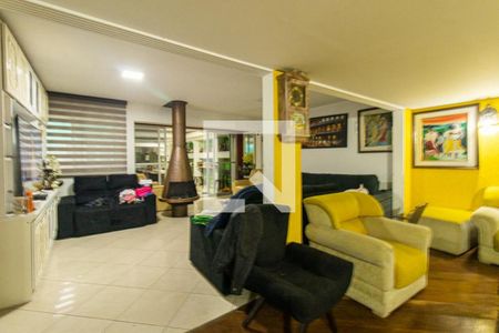Sala 2 de casa para alugar com 6 quartos, 700m² em Pinheirinho, Curitiba