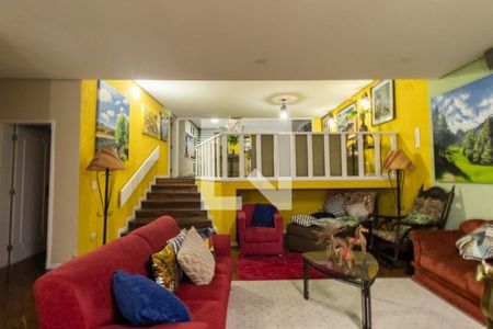 Sala 1 de casa para alugar com 6 quartos, 700m² em Pinheirinho, Curitiba